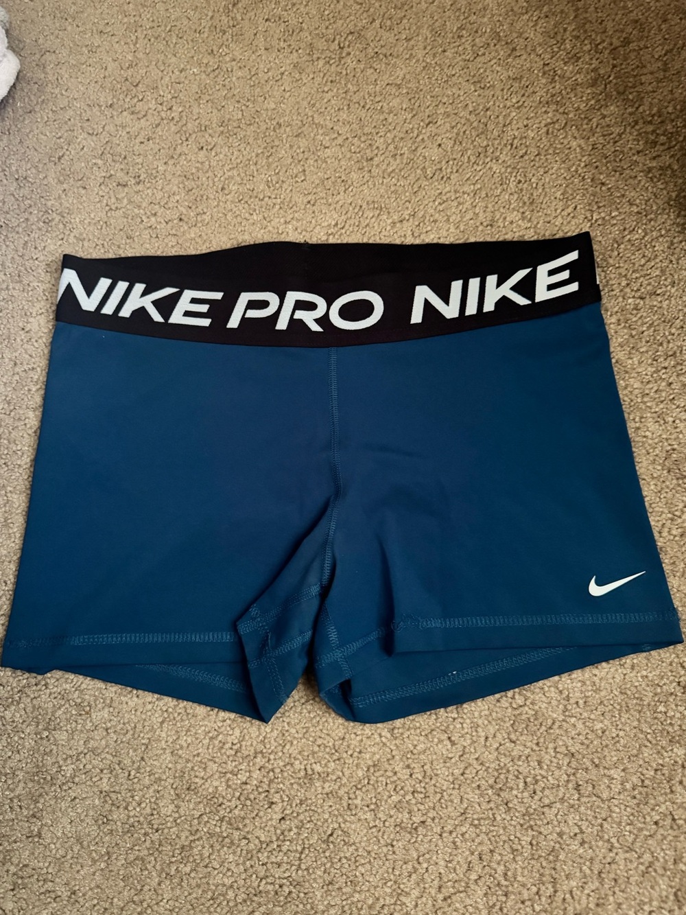Nike Pros (NWOT)